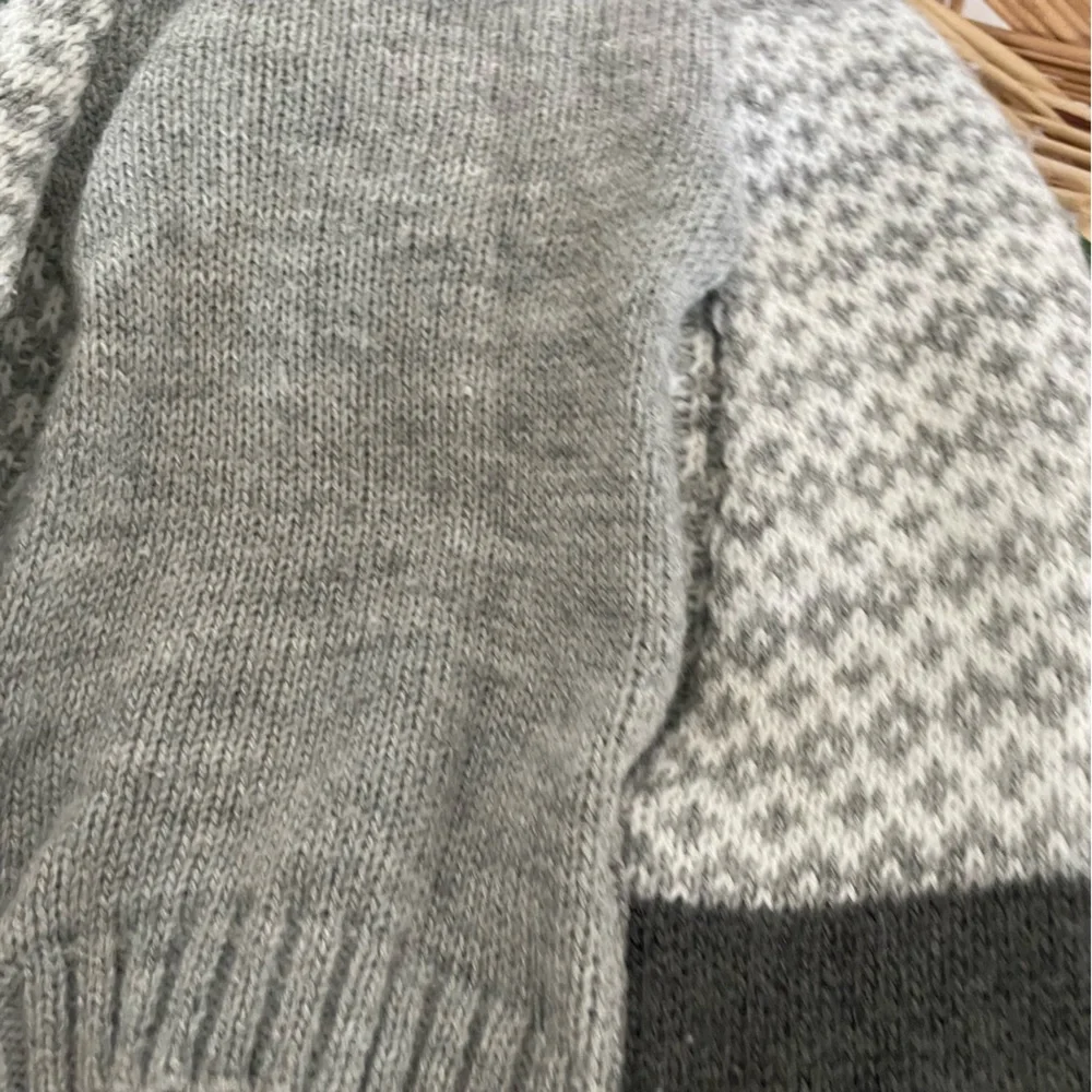Vibrant Life Gray button front Dog Sweater cardigan Small Very good condition